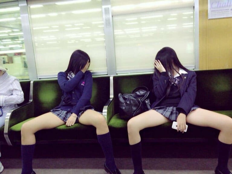 【動画あり】電車で女子高生の目の前でフェラチオした結果ｗｗｗｗｗｗ