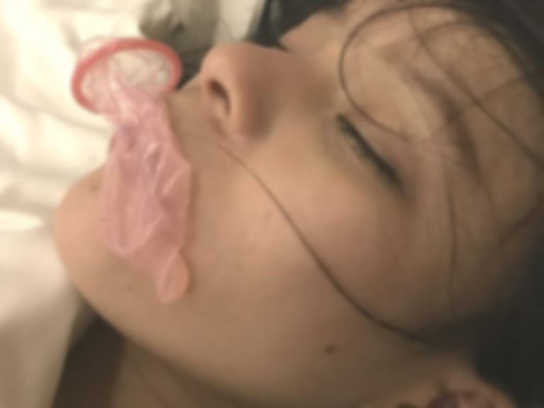 【閲覧注意】風俗嬢を薬で眠らせた。今からレイプする（ガチ画像）