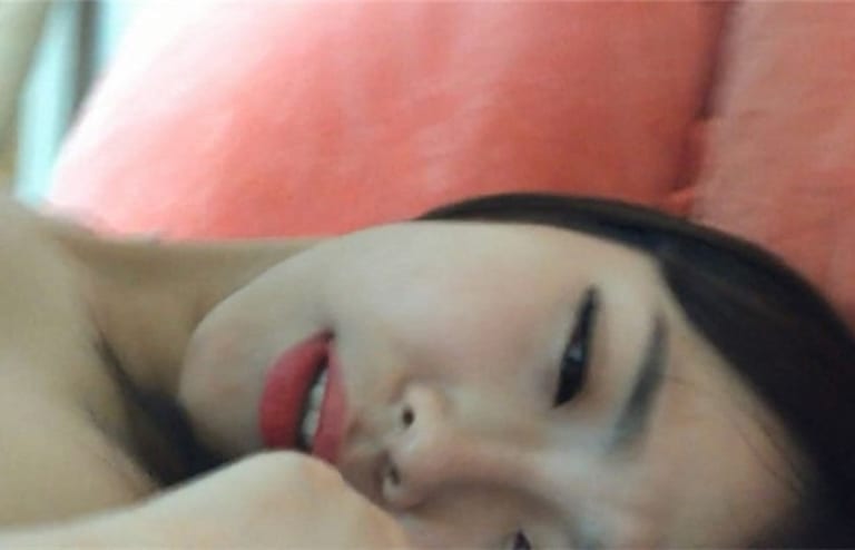 【悲報】美人モデル、有名になる前の「このセ○クス画像」が流出し速攻引退…