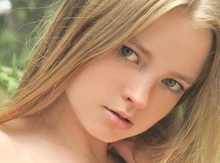 【天使画像】顔１００点、体１０点の美少女の全裸がこちらｗｗｗｗｗｗ