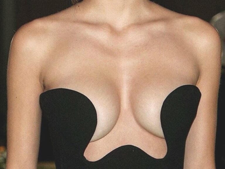 18歳の美人女優、いつ乳首が見えてもおかしくない格好でイベントに登場（画像あり）