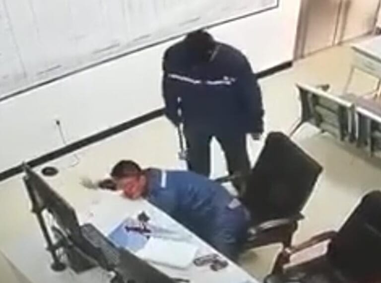 【閲覧注意】ブラック工事現場の監視カメラ映像、怖すぎ震えた・・・（動画あり）