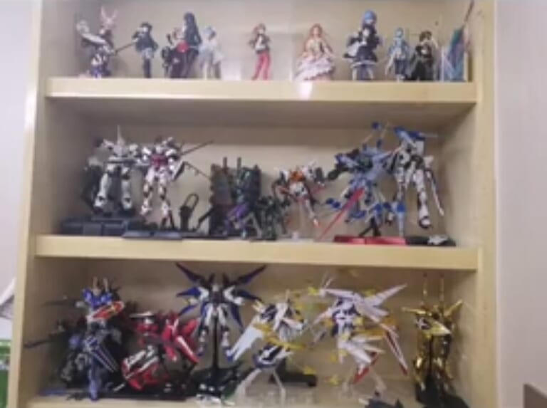【騒然】ニートの息子の部屋のフィギュアを全て壊しました。こうなりました