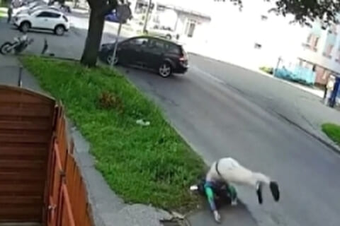 【閲覧注意】二度とバイクに乗れなくなる事故動画がコチラです…