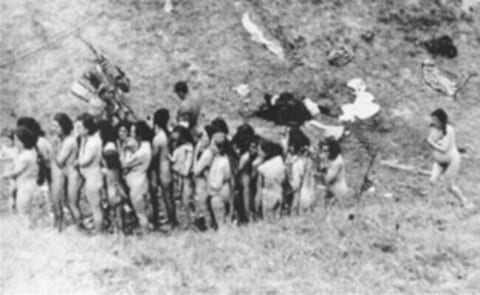 【閲覧注意】全裸で行列を作ってる女達、今から全員が・・・（衝撃画像）