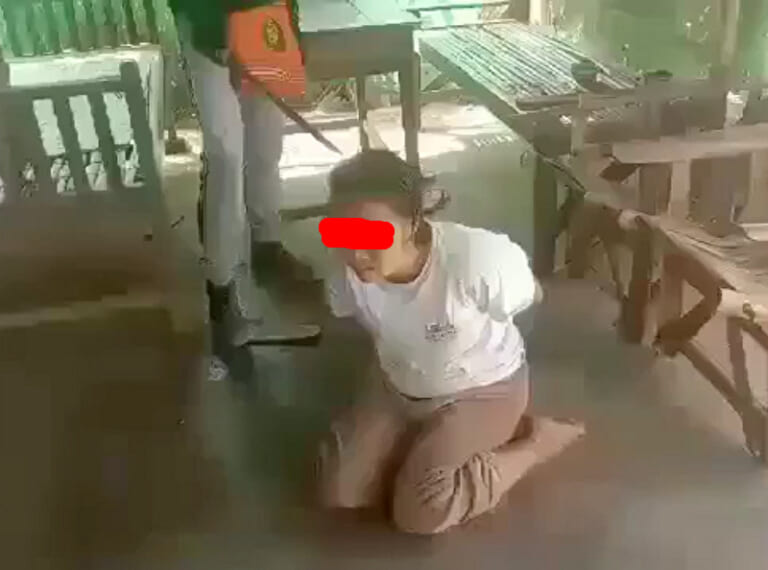 【超！閲覧注意】男達に今から斬首される女のビデオ、見ちゃいけないレベル…