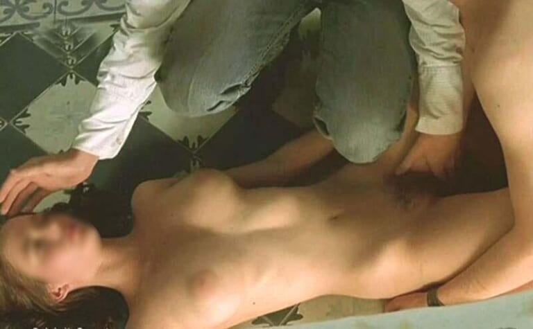 【画像】超美人の映画女優がデビュー ⇒ さっそく脱がされセ○クスさせられる…