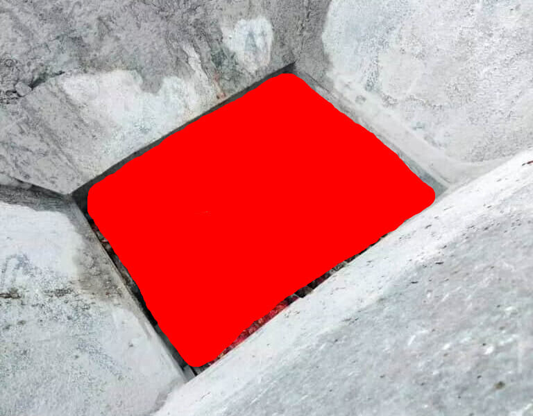 【超！閲覧注意】工場作業員さん、”全てを破壊する穴” に落ちてしまう・・・（画像あり）