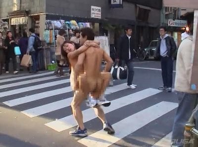 海外「日本の街中、セ○クスし放題じゃん…」（動画あり）