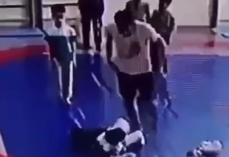 【閲覧注意】格闘技のジムで小学生が死亡 ⇒ 監視カメラ見たら、コーチがヤバイ事してた…（動画）