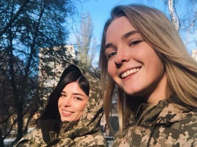 【閲覧注意】ウクライナの女兵士、戦場でとんでもない事になる瞬間…（動画あり）