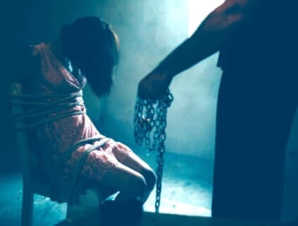 【閲覧注意】散々拷問され死ぬ直前の女性の姿がこちら。これは怖い