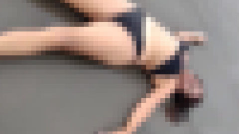 【閲覧注意】海水浴場で雷に打たれて死亡したビキニ女性 ⇒ 近付いてみたらこうなってた・・・（動画あり）