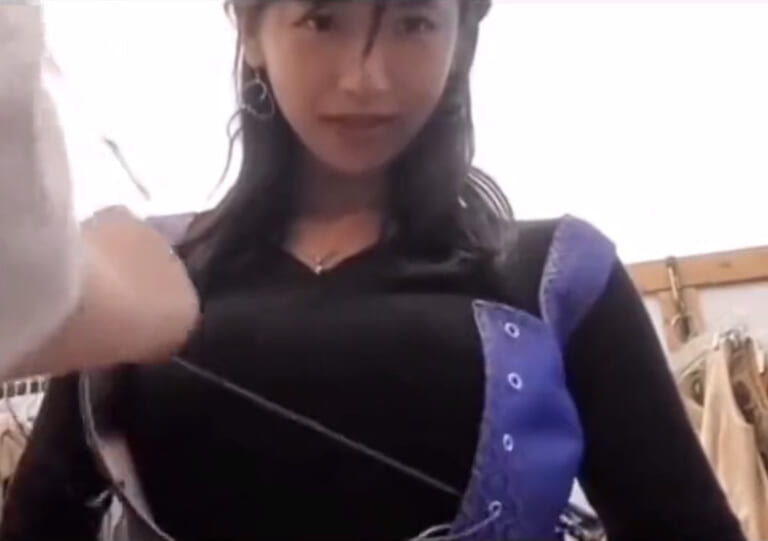【エロ注意】おっぱいが大きすぎる女の子が民族衣装を着た結果ｗｗｗｗｗｗ（動画あり）