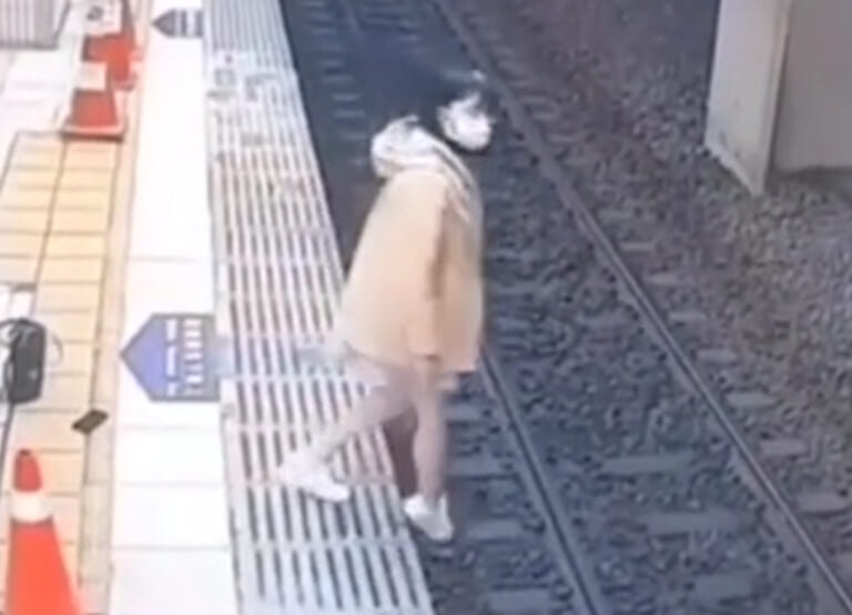 【閲覧注意】日本の女子高生の自殺動画がヤバイと海外で話題に（動画あり）