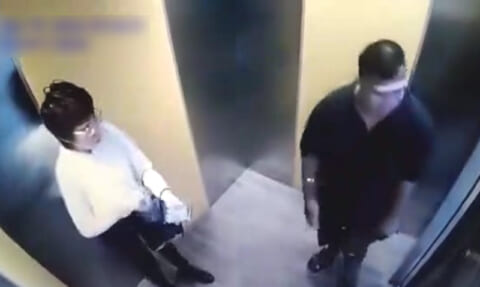 【超狂気】女性が乗ってるエレベーターに障害者男性が入ってきた。これから何が起こるか