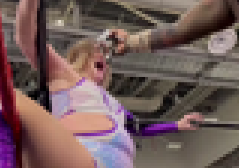 【狂気】女子プロレスラー、男にヤバい事されセ○クスできないマ●コにされてしまう・・・（動画）