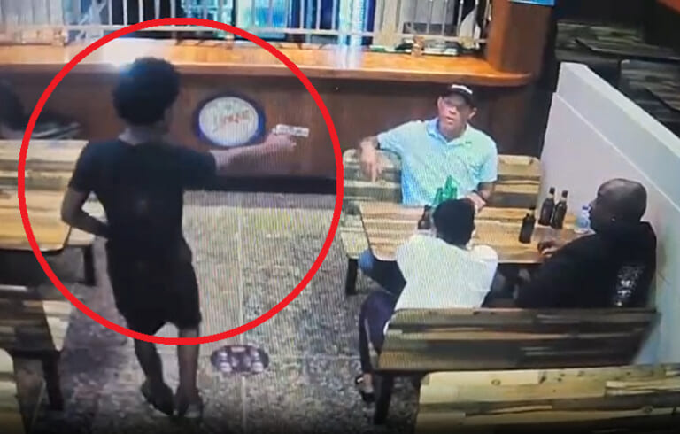 【閲覧注意】非番の警官を襲った強盗が殺され… と思ったら強盗が ”もっとヤバい奴” でこうなる