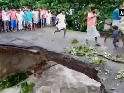 【衝撃映像】今にも崩壊しそうな橋。家族3人「渡れるやろ！」⇒ 結果全員が死亡・・・