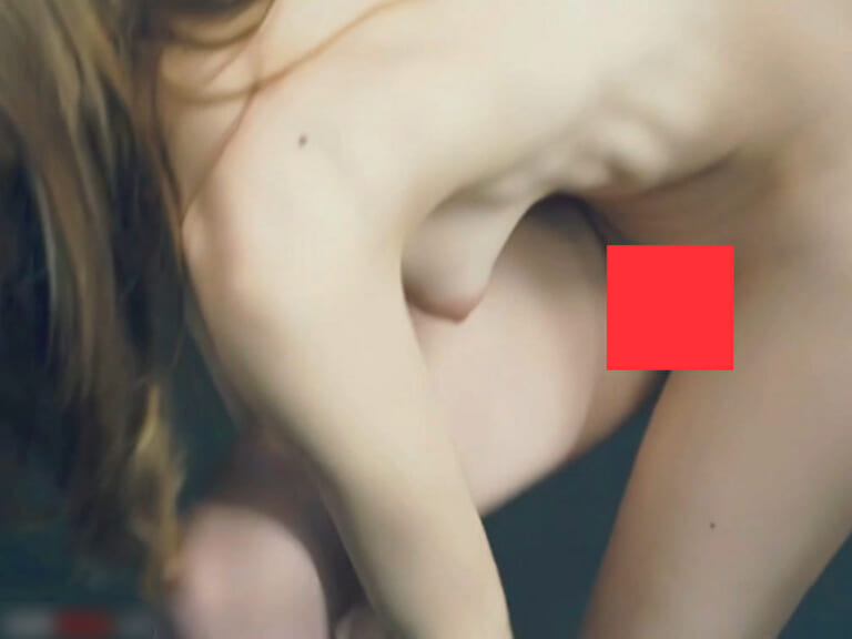 【朗報】若手女優のセ○クスシーン、明度を上げたら「マ○コ見えてる」と話題にｗｗ（動画あり）