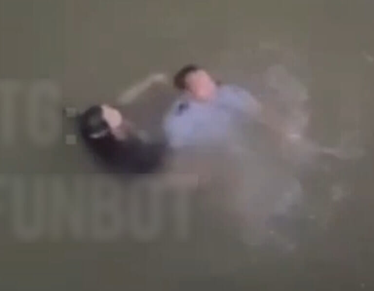 【恐怖映像】川で溺れてる女子高生を助けようとした男はこうやって死ぬらしい
