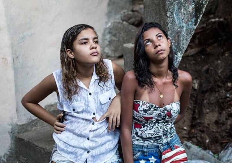 【閲覧注意】ブラジルギャング、相手が若い女の子2人だろうとまったく容赦しない（動画あり）