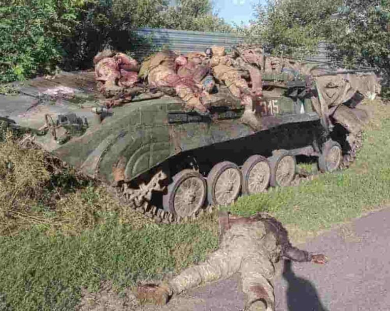 【閲覧注意】ロシアに侵攻したウクライナ部隊11人の ”最新画像” が公開され、ウクライナ軍が震え上がる…