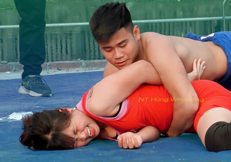 【動画】ベトナムの男女混合レスリング。こんなのもうほぼレ●プじゃん・・・