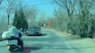 バイクのおじさん、高速で事故っておかしくなってしまう