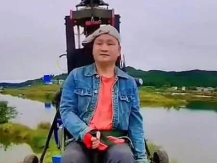 【衝撃映像】1人乗りヘリを操縦中の中国人、生配信中に壮絶死・・・これはヤバい