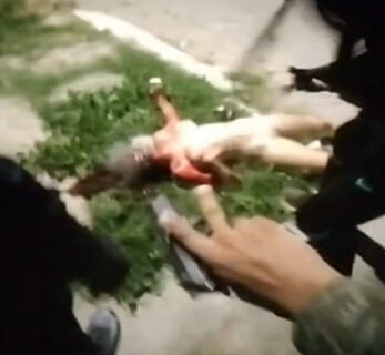 【閲覧注意】夜道で全裸女性が男達にこうされてる町、ヤバすぎる…（動画あり）