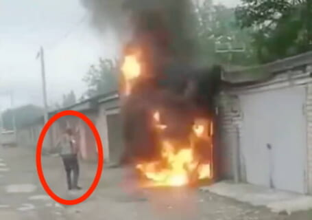 【閲覧注意】火災現場を見に行った近所のおじさん、その数秒後の姿がヤバすぎた(動画あり) 【閲覧注意】火災現場を見に行った近所のおじさん、その数秒後の姿がヤバすぎた(動画あり)