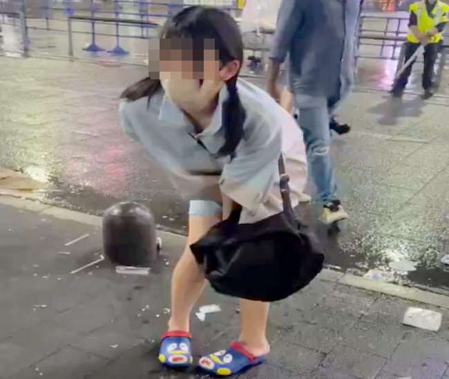 【動画】 トー横女子、マ○コにデスソース塗られてエ□い事になるｗｗｗｗｗｗ