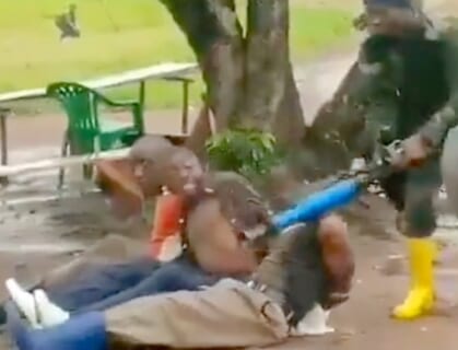 【閲覧注意】アフリカのヤンキー中学生、ケンカの落とし前が日本とレベチすぎる…（動画あり）