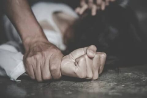 【閲覧注意】オンカジで3万円負けたDQN、無敵の人となり人妻をヤってしまう（画像あり）