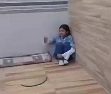 【衝撃映像】女子小学生「ギャアアアア！」← クッソヤバい小学校が見つかる