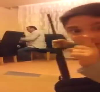 【閲覧注意】父親にショットガンドッキリを仕掛けた小学生、末路がヤバい…（動画あり）