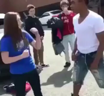 【衝撃映像】陰キャ男子を馬鹿にしてた女子高生、分からせられるｗｗｗｗｗｗ