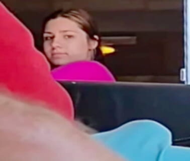 【動画】スタバの女性店員さん、男性客のチ●コがデカすぎて我慢できなくなってしまうｗｗｗ