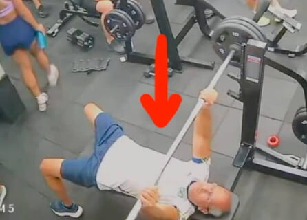 【閲覧注意】「人ってこんな簡単に死んでしまうんだな…」ってなるジム監視カメラ動画