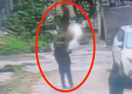 【閲覧注意】飛び降り自殺した女の巻き添えを食らった地上の男、かすっただけなのにこうなる