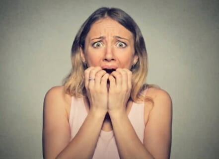 【閲覧注意】人間の体から飛び出した内臓が ”ギュルギュル” 戻ろうとしてるGIF、何度見ても凄い