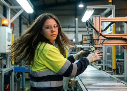 【閲覧注意】安全規則「髪をまとめろ」← 守らなかった女性作業員の末路がコレ…（画像あり）