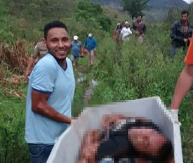 【閲覧注意】飛行機の墜落現場の遺体回収作業員にサイコパスが混ざってた結果・・・（画像あり）