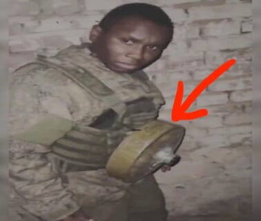 【衝撃映像】ロシア軍、アフリカ人傭兵を「人間地雷」にしてしまう…人の命軽すぎだろ…