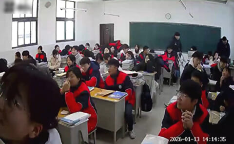 【衝撃映像】チー牛、授業中に殺されてしまう・・・・・