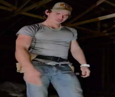 【閲覧注意】リフォーム系YouTuber、生配信中に「釘打機」でやらかす放送事故がヤバい