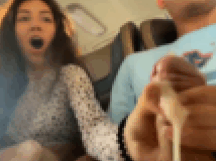 【動画】美女「バスで男友達に手コキしたらめちゃくちゃ射精したｗｗｗ」⇒ パシャ