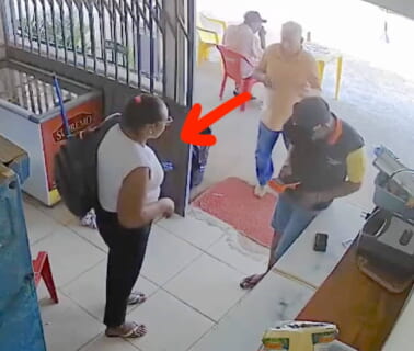 【閲覧注意】「人間」をやめた夫が嫁を殺す動画がヤバすぎ…必死に抵抗するも…（動画あり）