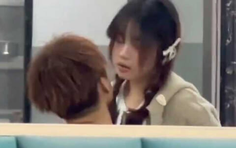 【ガチ動画】女子生徒、学校内でチ●コ挿れられ、イキ顔まで晒してしまうｗｗｗ